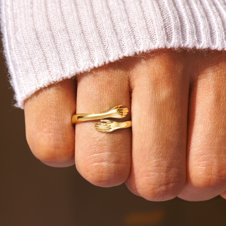 SOLANE ™ - GOLDEN HUG RING A GENTLE SYMBOL OF LOVE